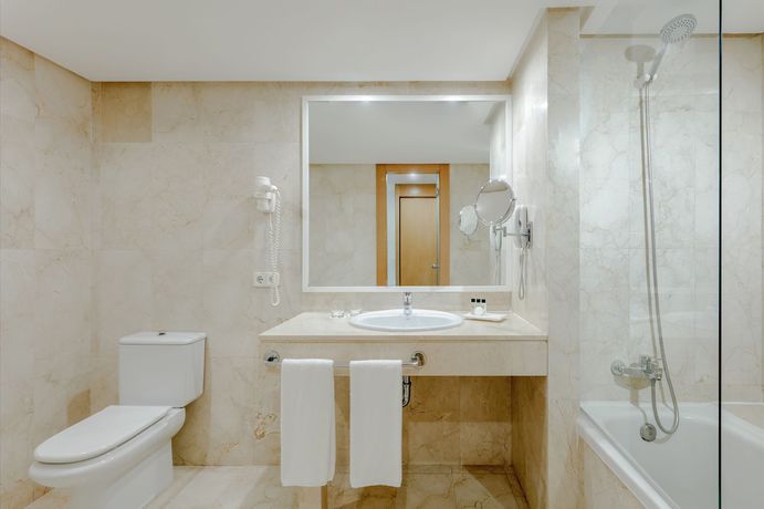 Imagen de la habitación del Hotel Hesperia Ciudad De Mallorca. Foto 11