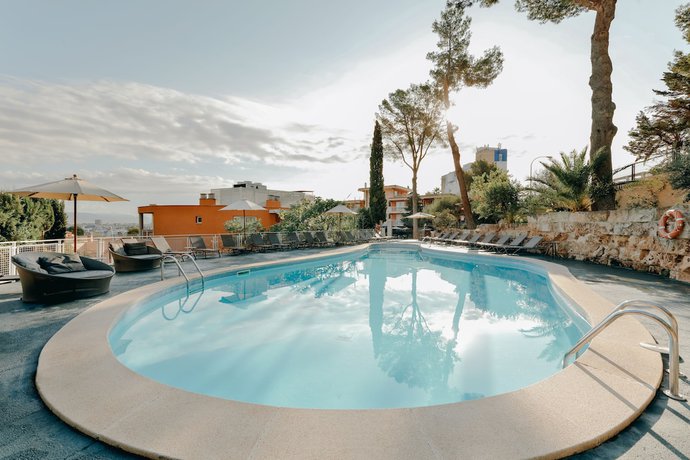 Imagen de la piscina del Hotel Hesperia Ciudad De Mallorca. Foto 20