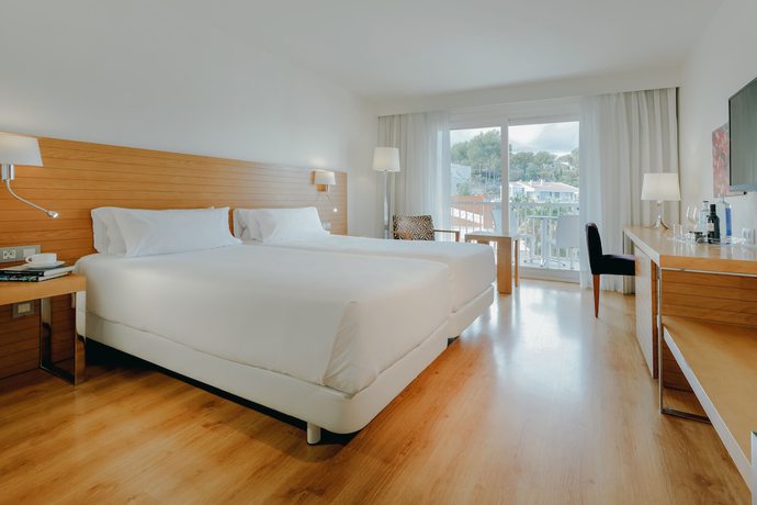 Imagen de la habitación del Hotel Hesperia Ciudad De Mallorca. Foto 12