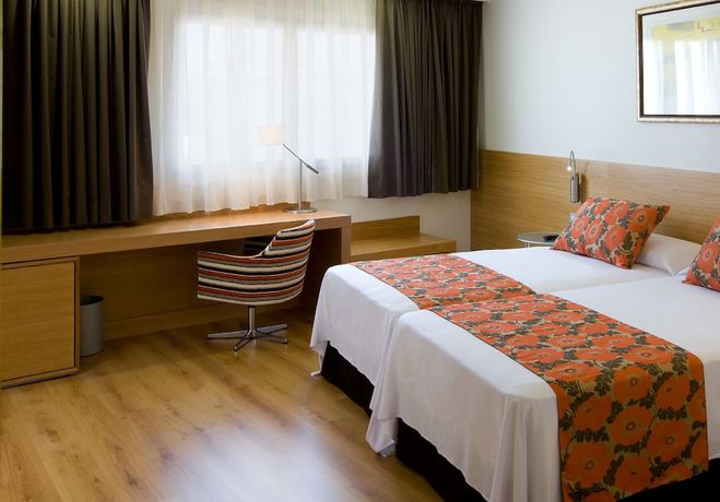 Imagen de la habitación del Hotel Hesperia Córdoba. Foto 7