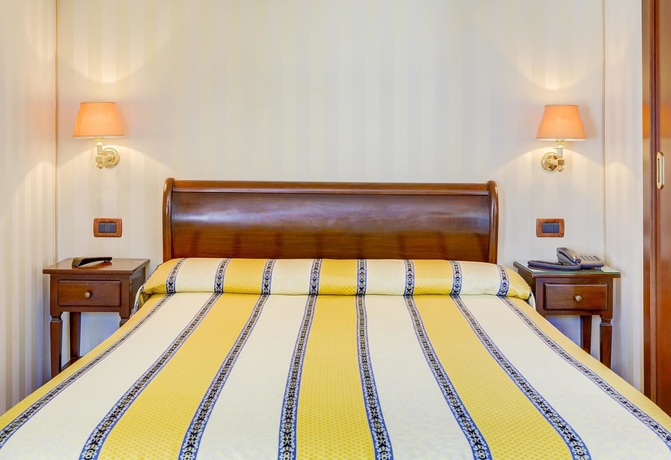 Imagen de los exteriores del Hotel Hesperia. Foto 16