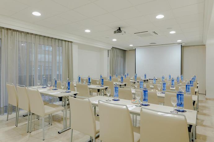 Imagen de los interiores del Hotel Hesperia Murcia Centro. Foto 9