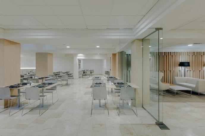 Imagen del bar/restaurante del Hotel Hesperia Murcia Centro. Foto 3