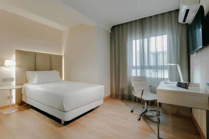 Imagen de la habitación del Hotel Hesperia Murcia Centro. Foto 7