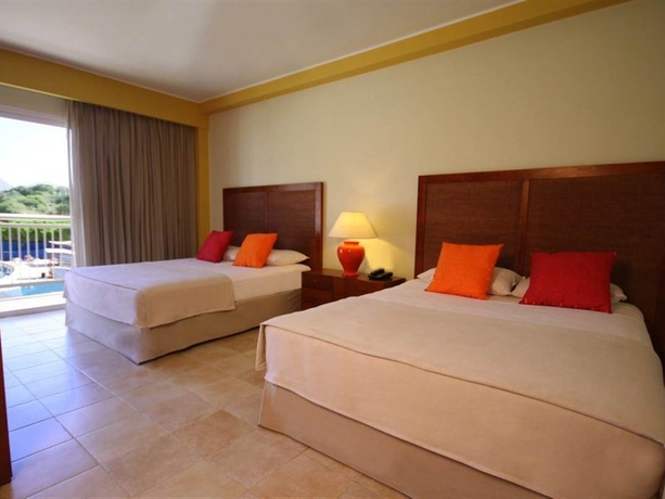 Imagen de la habitación del Hotel Hesperia Playa El Agua. Foto 4
