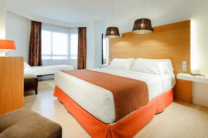 Imagen de la habitación del Hotel Hesperia Sevilla. Foto 2