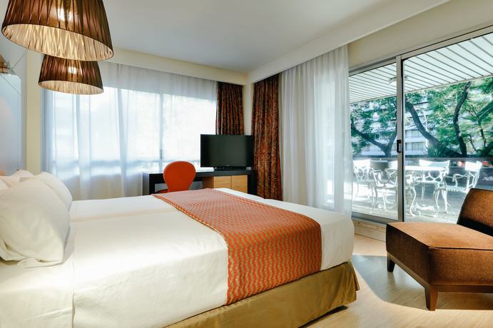 Imagen de la habitación del Hotel Hesperia Sevilla. Foto 4