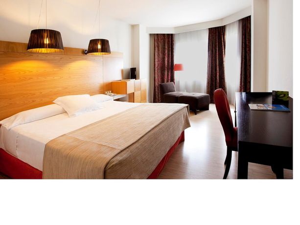 Imagen de la habitación del Hotel Hesperia Sevilla. Foto 5