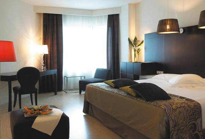 Imagen de la habitación del Hotel Hesperia Sevilla. Foto 6