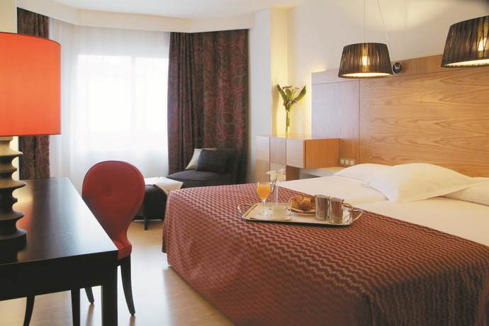 Imagen de la habitación del Hotel Hesperia Sevilla. Foto 9