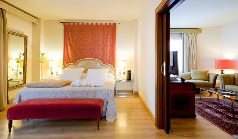 Imagen de la habitación del Hotel Hesperia Sevilla. Foto 11