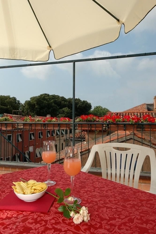 Imagen de los exteriores del Hotel Hesperia, Venecia. Foto 15