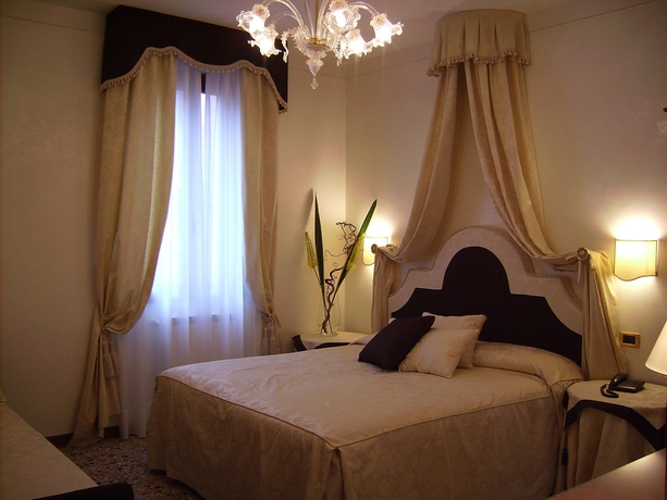 Imagen de la habitación del Hotel Hesperia, Venecia. Foto 13
