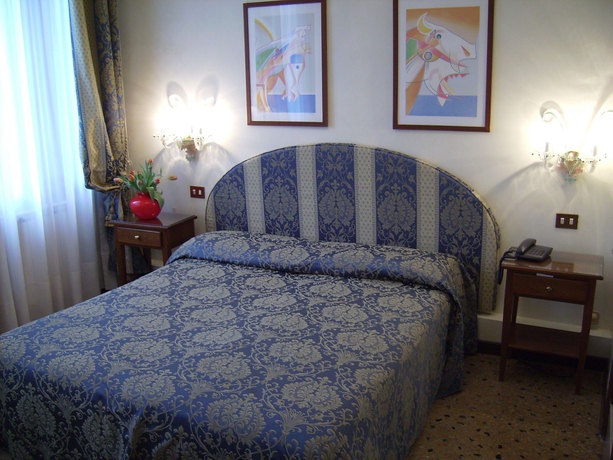 Imagen de la habitación del Hotel Hesperia, Venecia. Foto 14