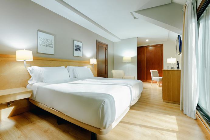 Imagen de la habitación del Hotel Hesperia Vigo. Foto 14