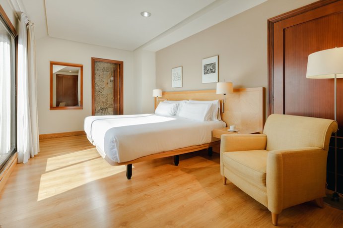 Imagen de la habitación del Hotel Hesperia Vigo. Foto 15