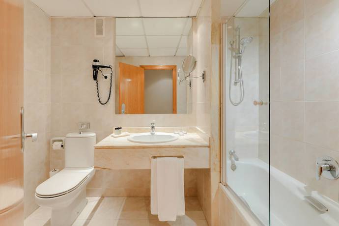 Imagen de la habitación del Hotel Hesperia Zaragoza Centro. Foto 12