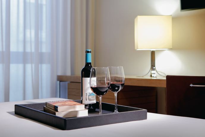 Imagen de la habitación del Hotel Hesperia Zaragoza Centro. Foto 14