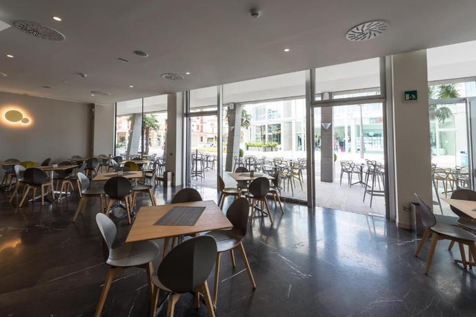 Imagen del bar/restaurante del Hotel Hesperia and Residence. Foto 3