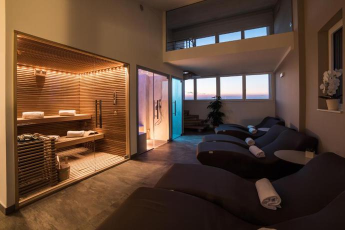 Imagen de los interiores del Hotel Hesperia and Residence. Foto 12