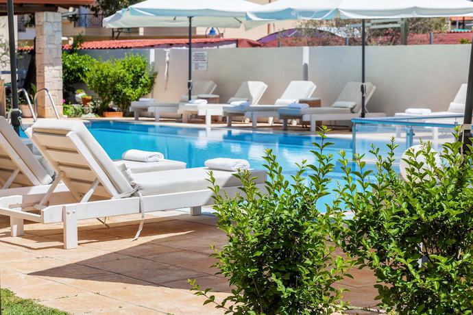 Imagen de la piscina del Hotel Hesperides. Foto 19