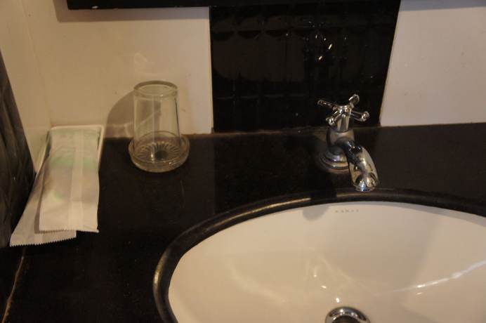 Imagen de la habitación del Hotel Heuang Chaleun. Foto 7
