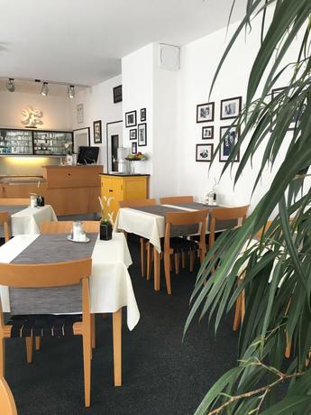 Imagen del bar/restaurante del Hotel H.e.y.m.a.n.n.. Foto 2