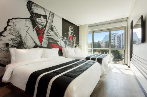 Imagen de la habitación del Hotel Hf Fénix Music. Foto 13