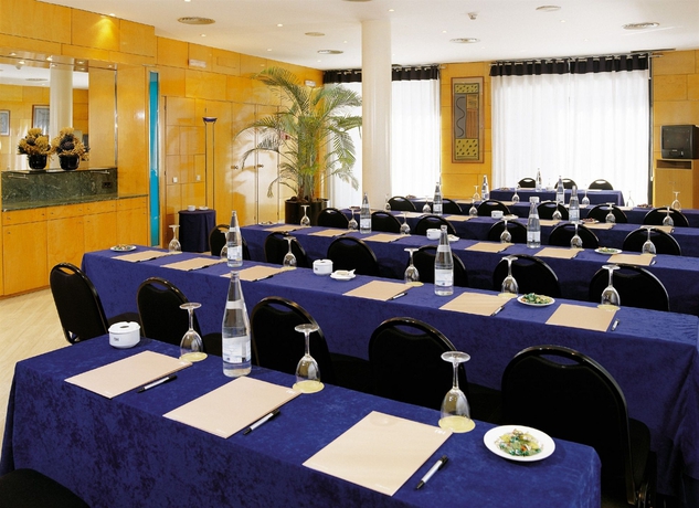 Imagen de los interiores del Hotel Hg City Suites Barcelona. Foto 16