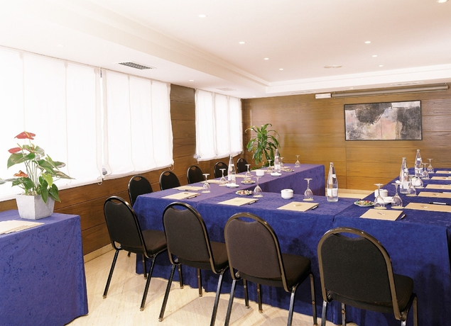 Imagen de los interiores del Hotel Hg City Suites Barcelona. Foto 17