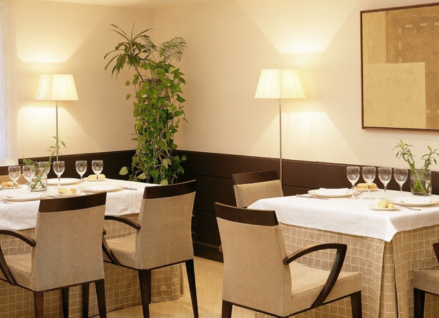 Imagen del bar/restaurante del Hotel Hg City Suites Barcelona. Foto 6