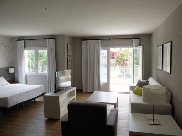 Imagen de la habitación del Hotel Hg Jardin De Menorca. Foto 9