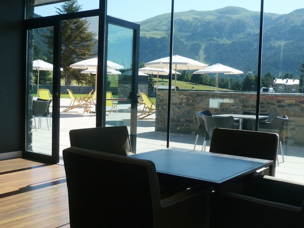 Imagen de los interiores del Hotel Hg La Molina. Foto 8