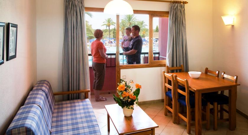 Imagen de la habitación del Hotel Hi! Bouganvilla Apartments Sa Coma. Foto 2