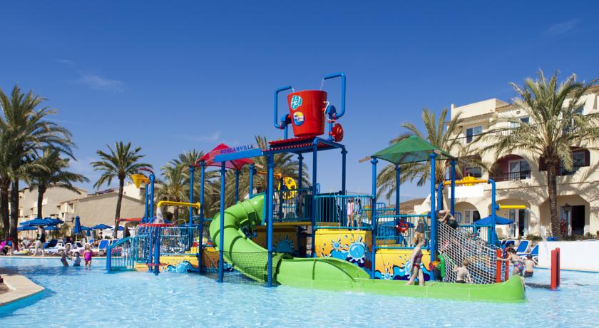 Imagen de la piscina del Hotel Hi! Bouganvilla Apartments Sa Coma. Foto 5