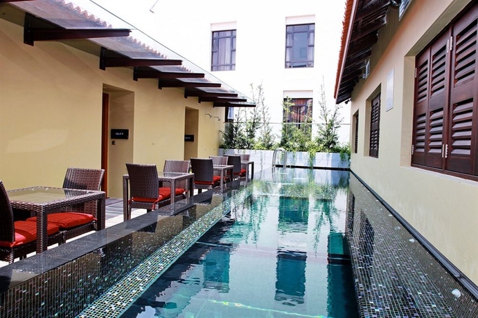 Imagen de la piscina del Hotel Hi Bugis. Foto 15