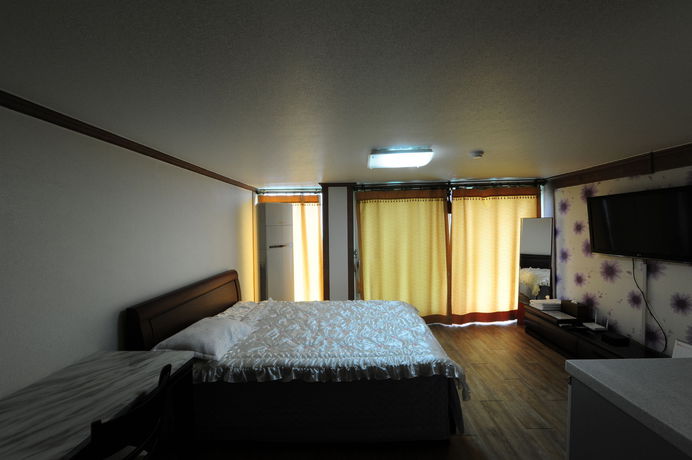 Imagen de la habitación del Hotel Hi. Foto 6