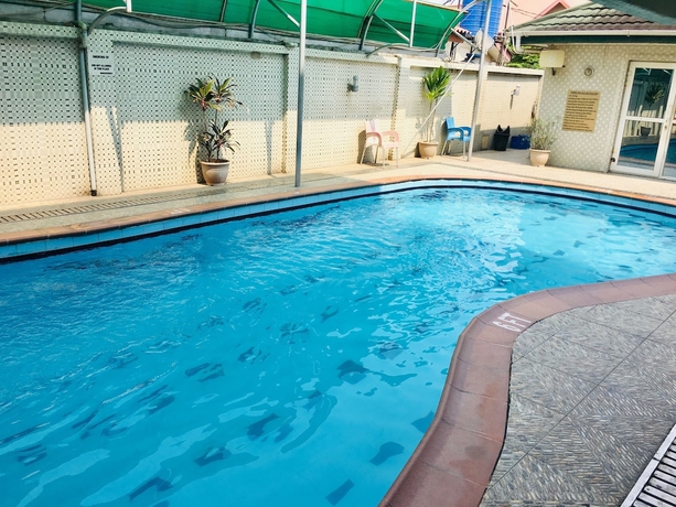 Imagen de la piscina del Hotel Hi Point and Suites. Foto 19