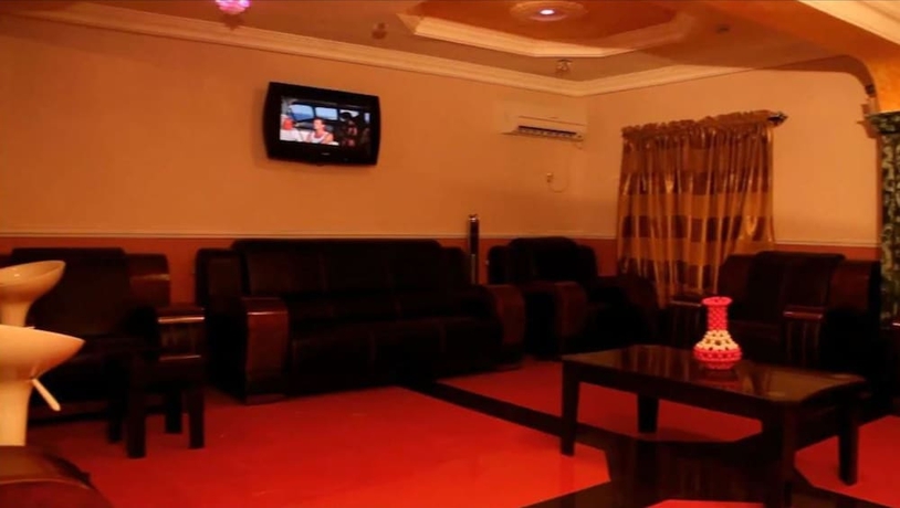 Imagen del bar/restaurante del Hotel Hi Point and Suites. Foto 4