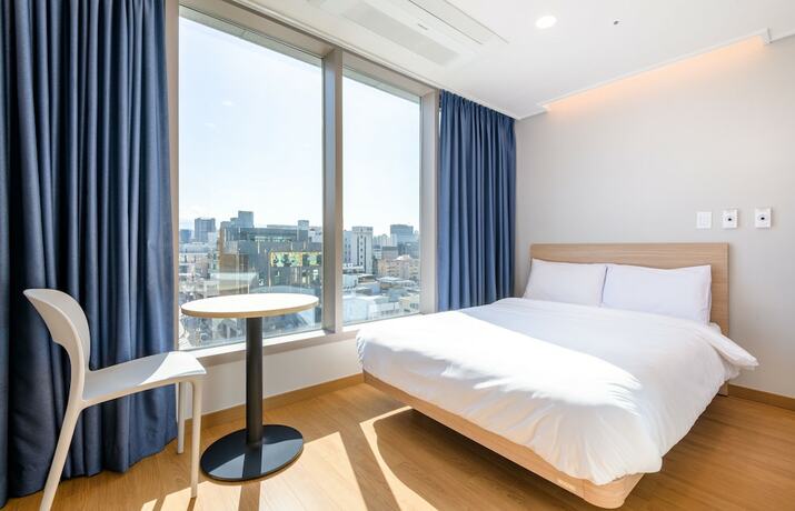 Imagen de la habitación del Hotel Hi Residences. Foto 19