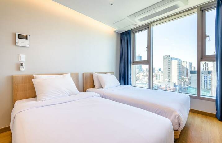 Imagen de la habitación del Hotel Hi Residences. Foto 22