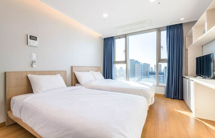 Imagen de la habitación del Hotel Hi Residences. Foto 25