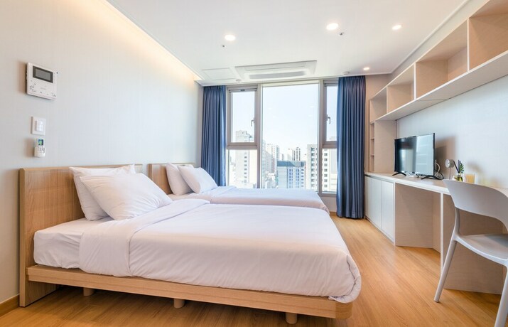Imagen de la habitación del Hotel Hi Residences. Foto 26