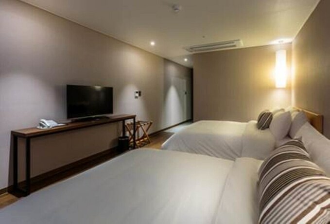 Imagen de la habitación del Hotel Hi, Seogwipo. Foto 18