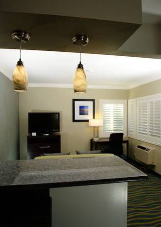Imagen de la habitación del Hotel Hi View Inn and Suites. Foto 7