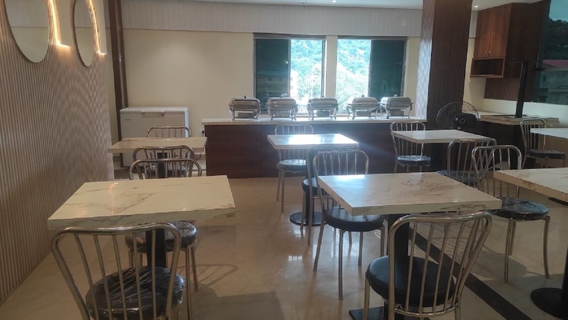 Imagen del bar/restaurante del Hotel Hi city Inn Near ISBT. Foto 3