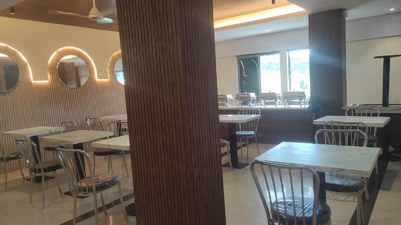 Imagen del bar/restaurante del Hotel Hi city Inn Near ISBT. Foto 4