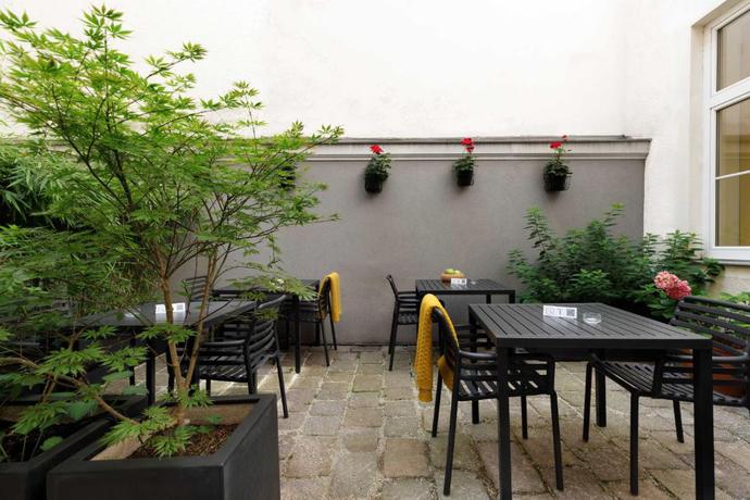 Imagen de los interiores del Hotel HiLight Suites. Foto 10