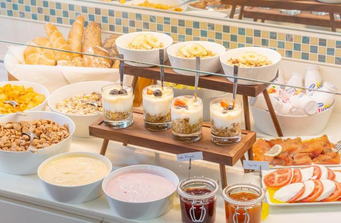 Imagen del bar/restaurante del Hotel HiLight Suites. Foto 2