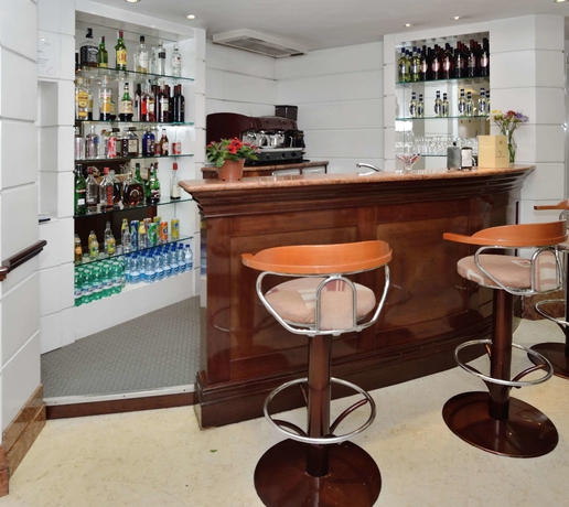 Imagen del bar/restaurante del Hotel Hiberia. Foto 4